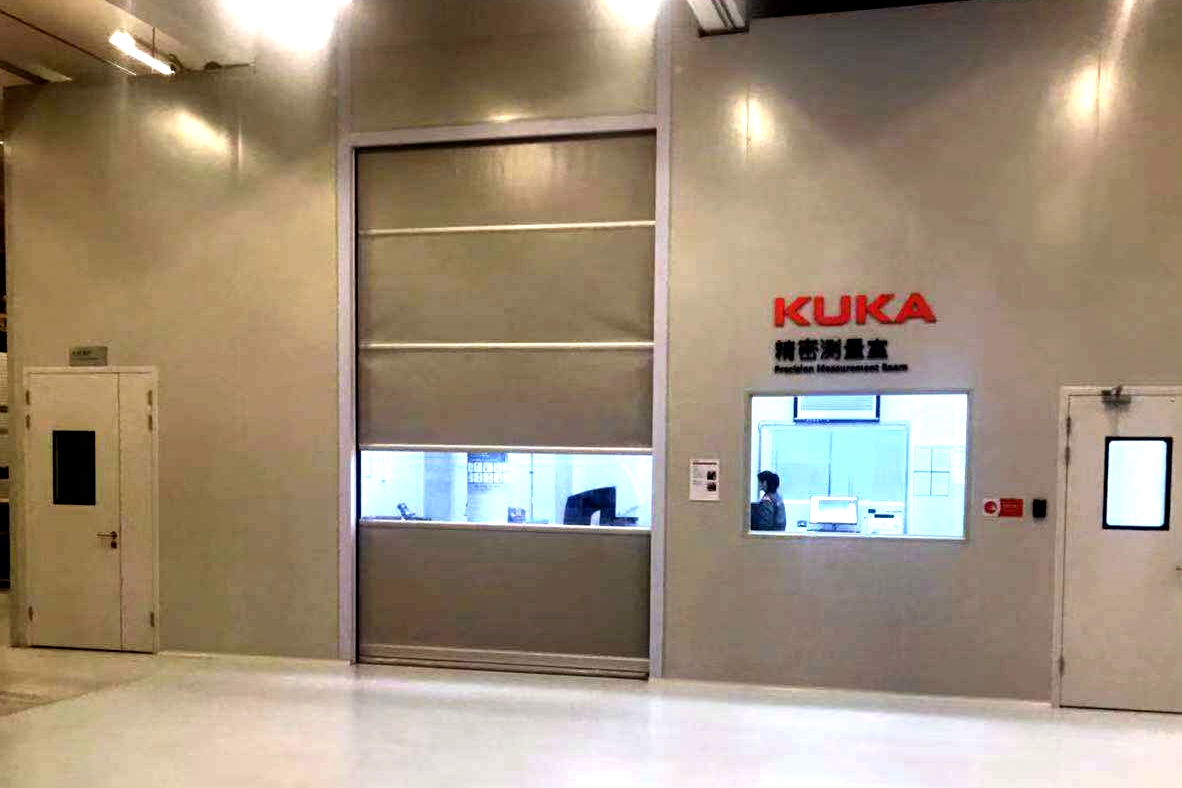 kuka庫卡機器人工廠安裝的美高快速門縮略圖
